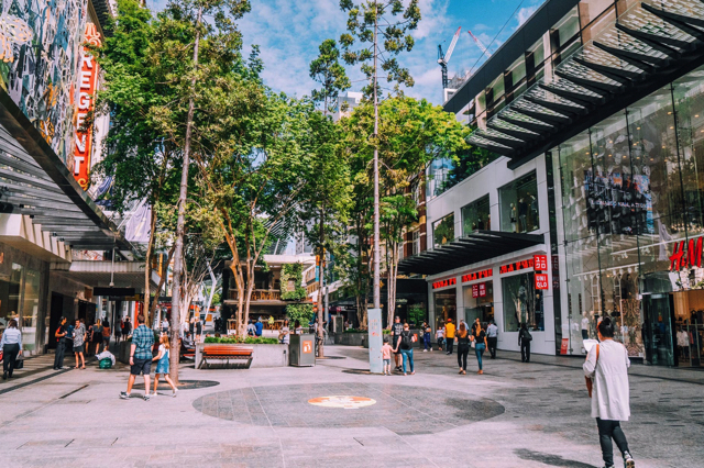 Một góc không gian sôi động và hiện đại tại Queen Street